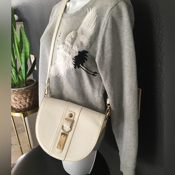 White crossbody purse - Picture 3 of 11